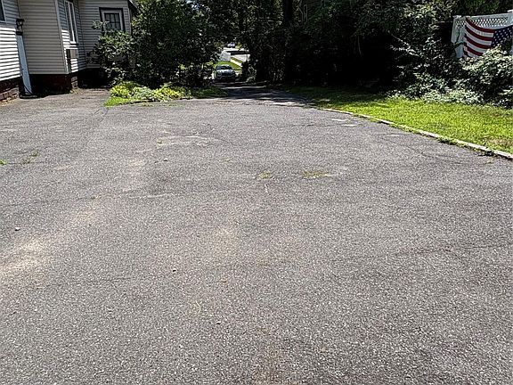 5th image of 254 Hempstead Avenue