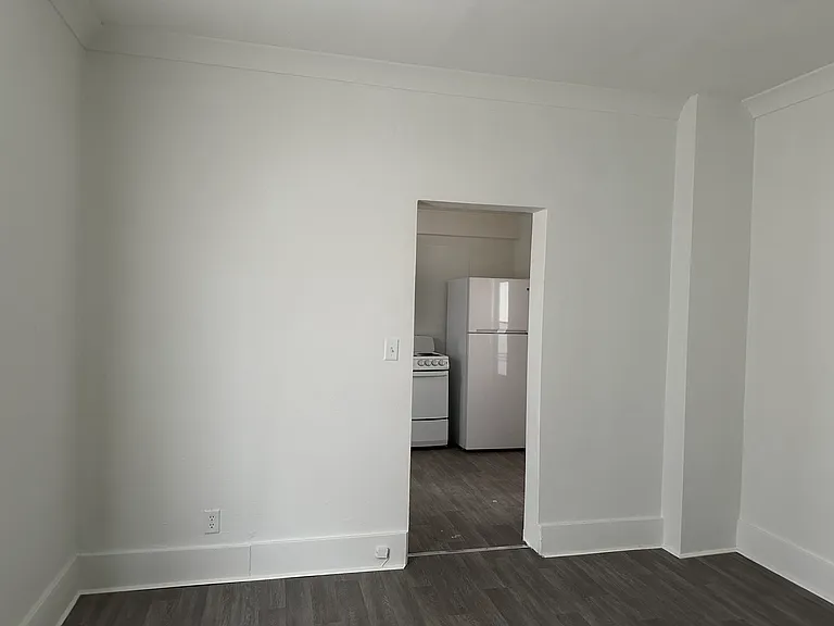 311 W Pleasant St — Photo 9