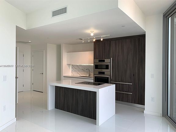 3rd image of 851 NE 1st Ave Unit 2702