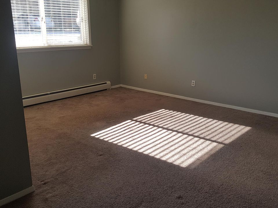 2nd image of 721 Fairmont Dr APT 1