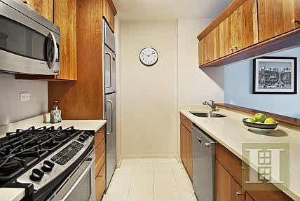 4th image of 2373 Broadway APT 824