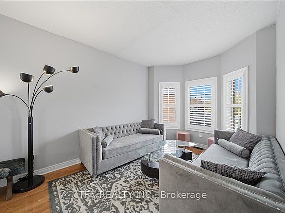 3rd image of 2073 Cynthia Ct E