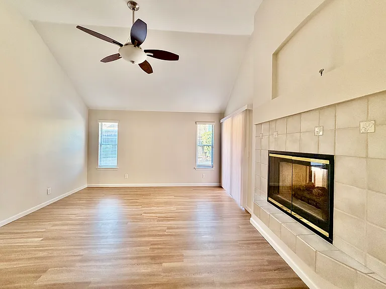 1780 E Pryor Dr — Photo 4