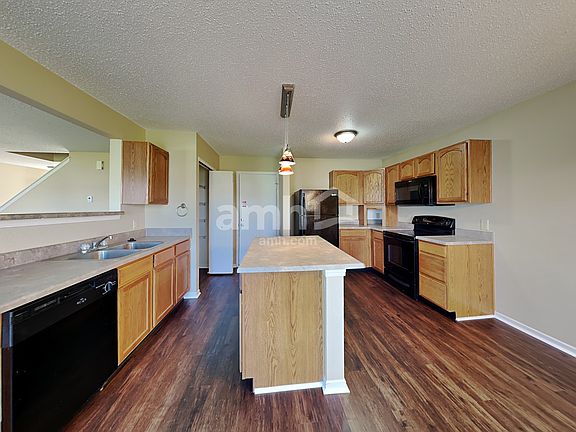 5th image of 944 Balto Dr