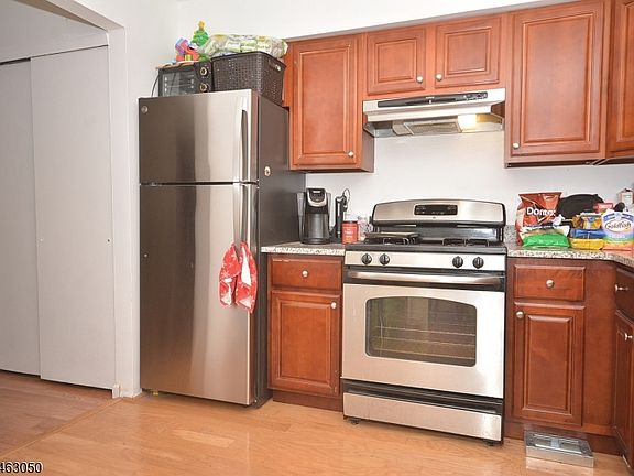4th image of 80 Wyndham Pl