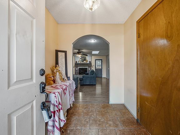 4th image of 105 Chase Pl