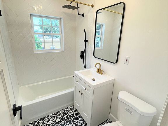5th image of 3047 Perlita Ave #11297299