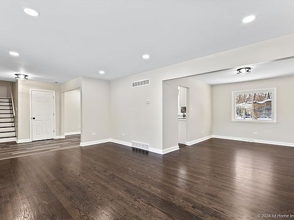 5th image of 26W525 Grand Ave