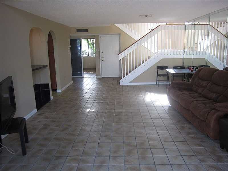 1st image of 650 NW 210th St APT 103