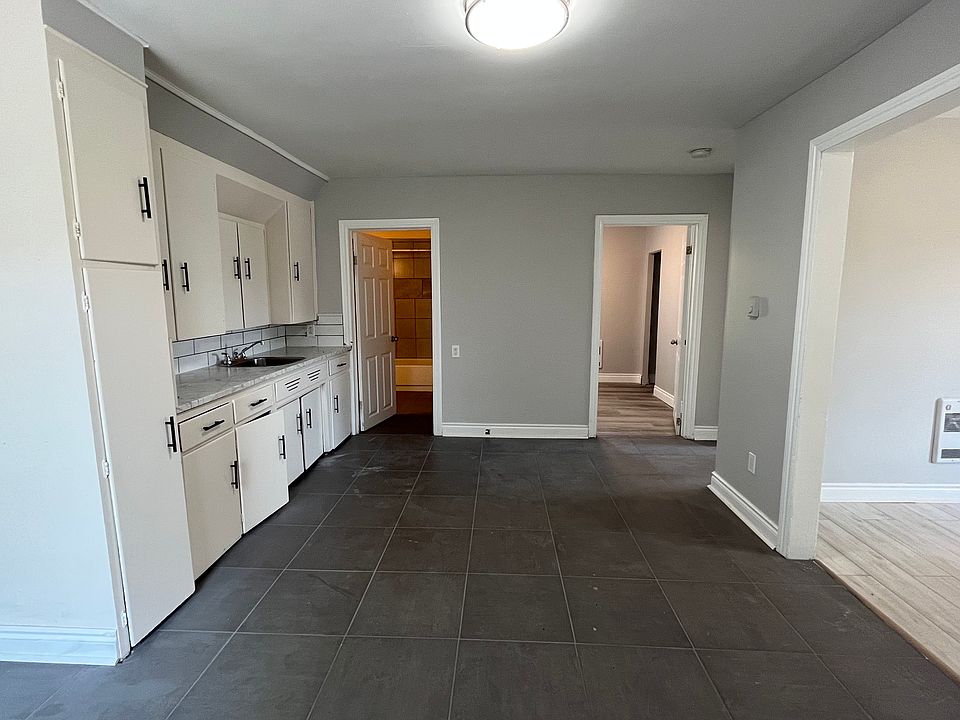 1st image of 807 Wellington Ave #1