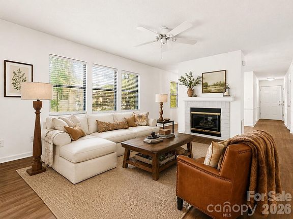 3rd image of 106 Abbey Cir