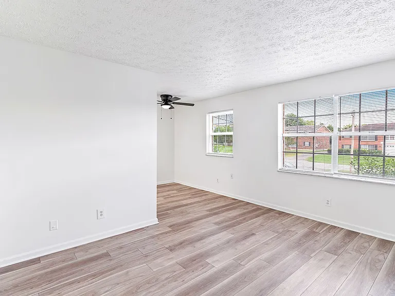 Foreman Apartments — Photo 4
