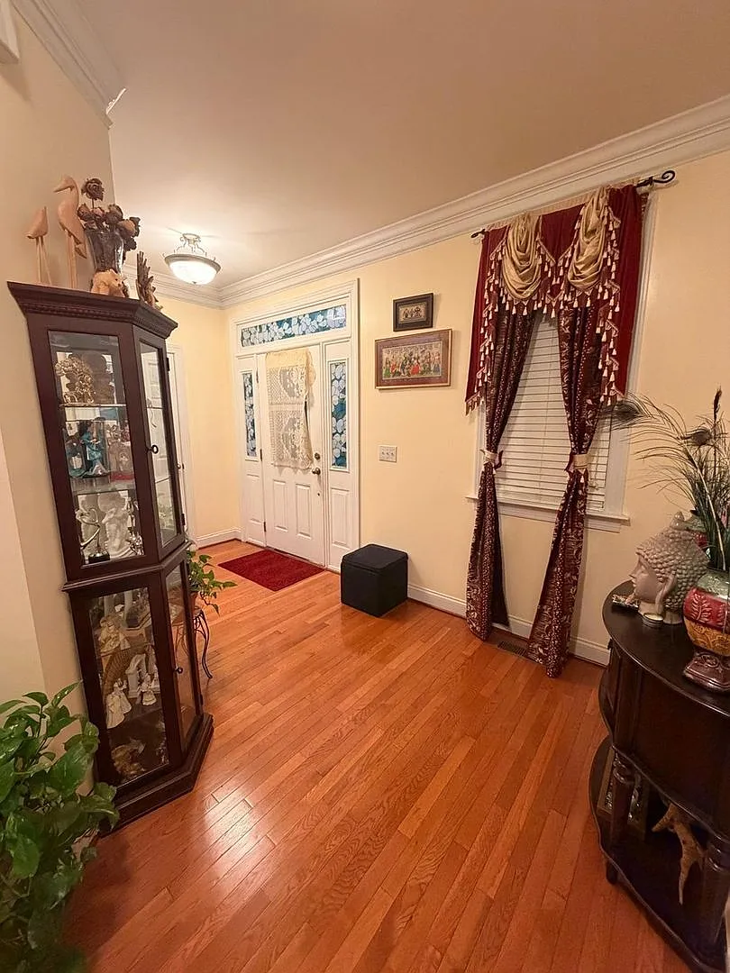 Spacious 5BR House in Cary — Photo 3