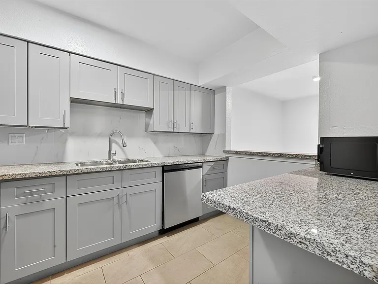 6201 Ranchester Dr #29 — Photo 9