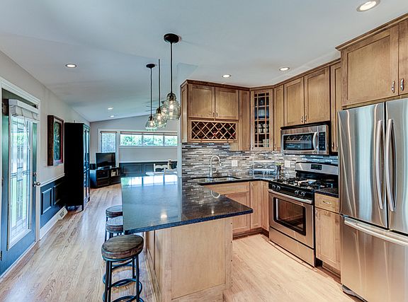2nd image of 717 S Ahrens Ave