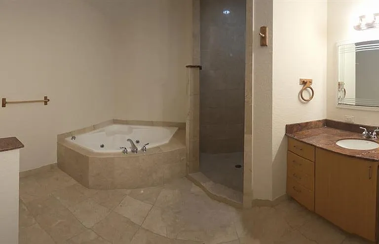 1640 Presidential Way — Photo 11