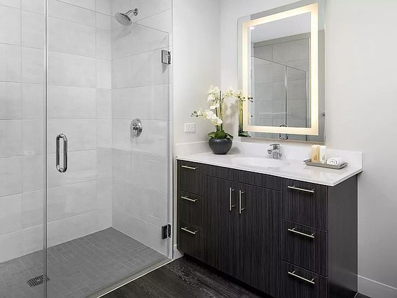 5th image of 4343 N Clarendon Ave APT 1501