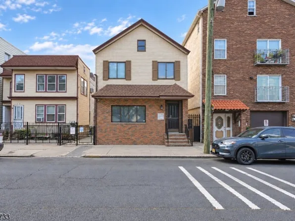 83 Pacific St, Newark City, NJ 07105