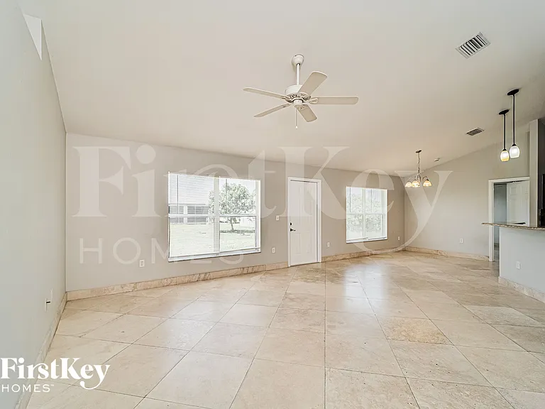 1606 SW 14th St — Photo 5