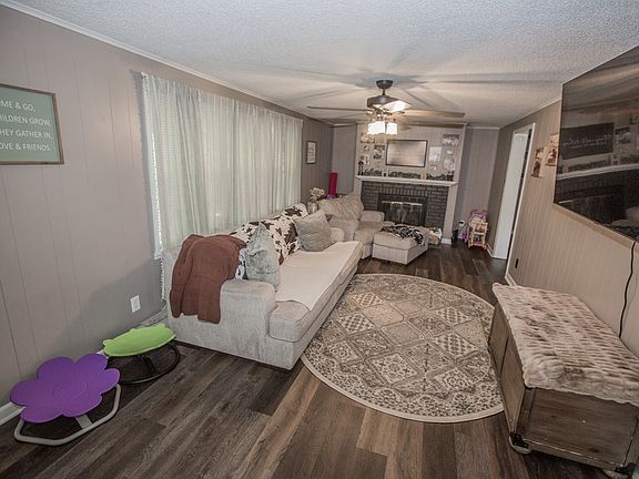 3rd image of 250 E 4th Ave