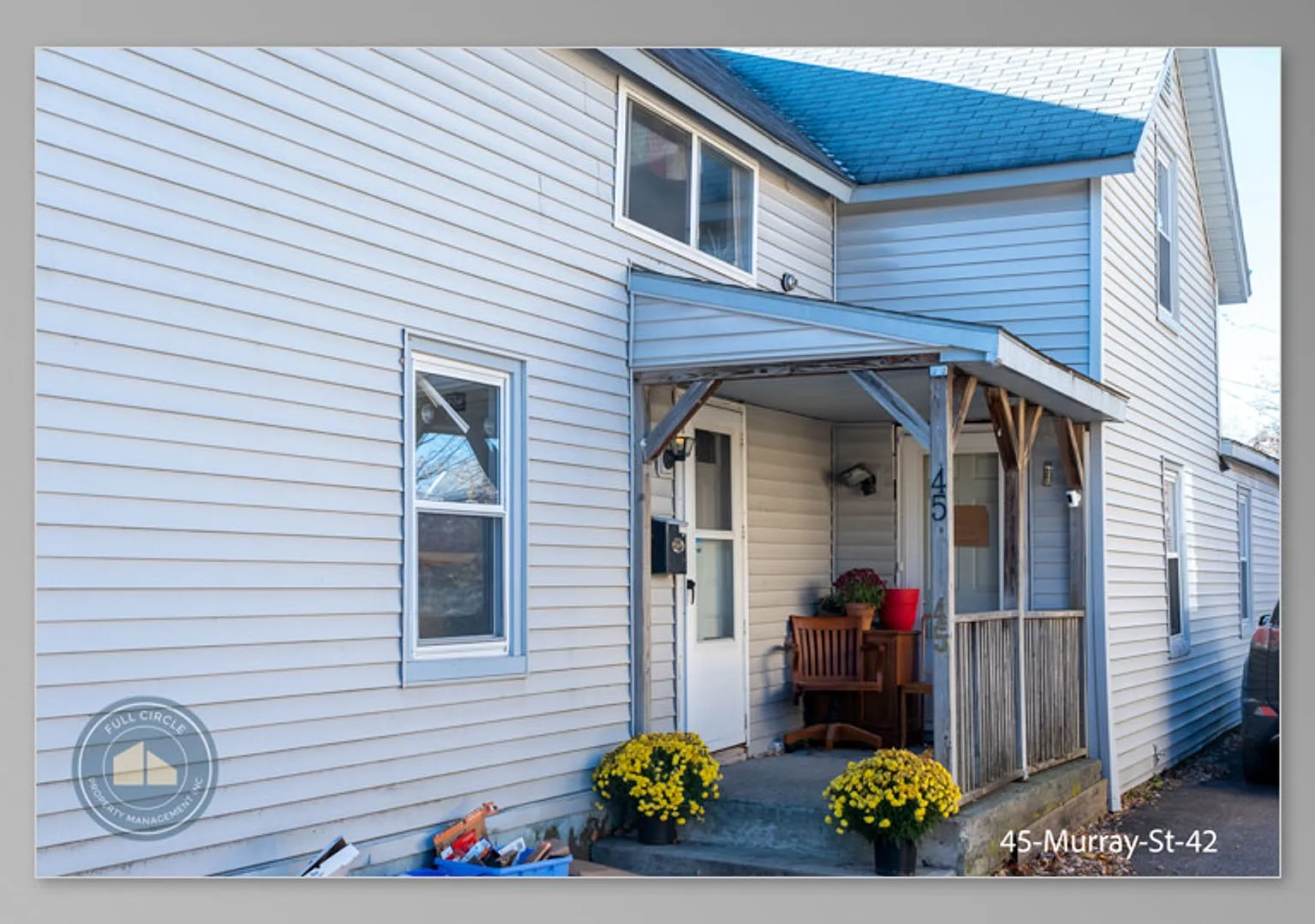5 Bedroom with den, 2 Bathroom House in Downtown Burlington w/Off-Street Parking & Washer/Dryer i... — Photo 2