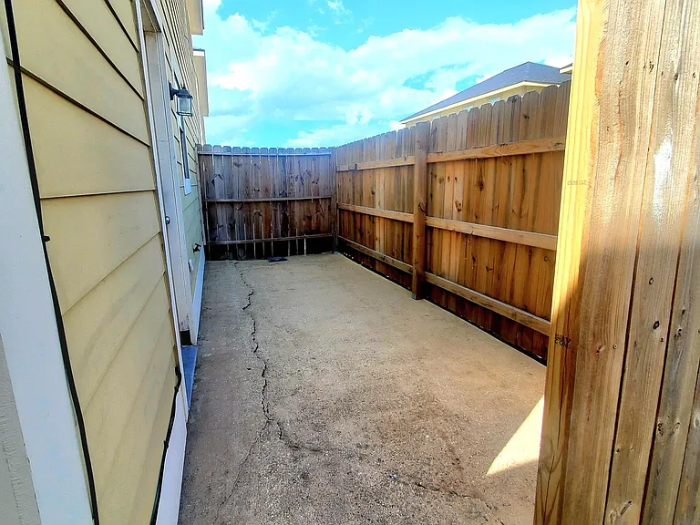 1720 Mignonette Ln #F — Photo 15