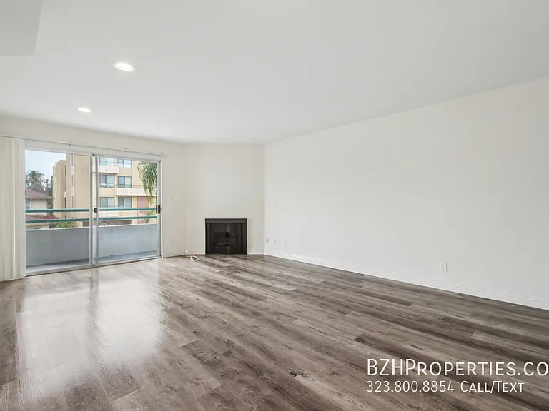 870 Crenshaw — Photo 5