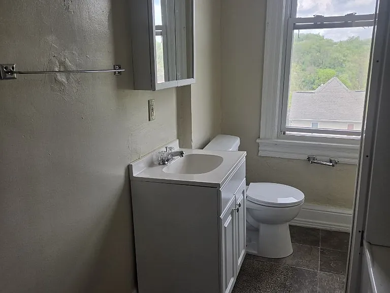310 Maryland Ave — Photo 27