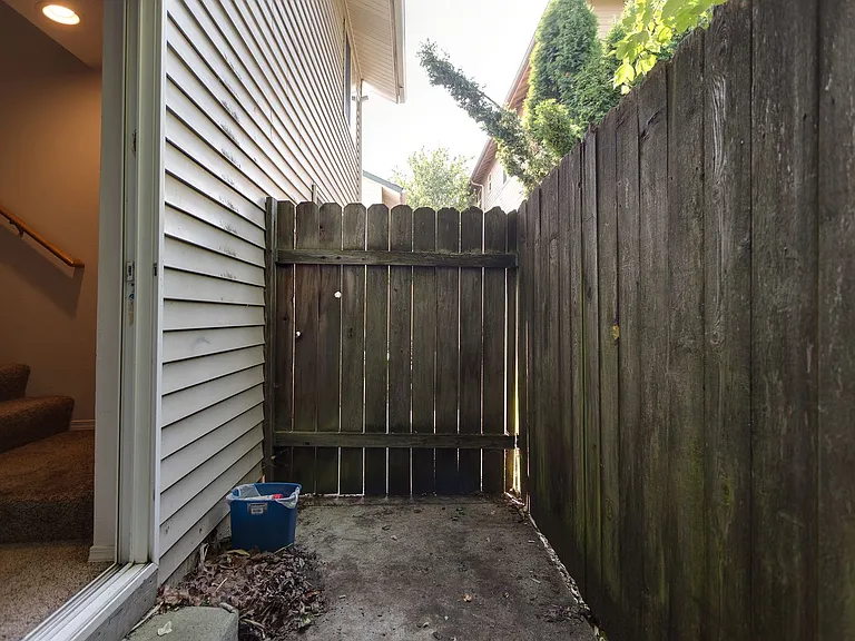 228 SE 106th Ave — Photo 16