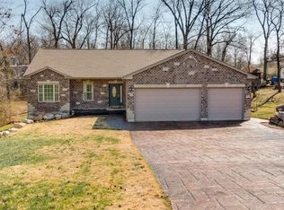 7 Graham Ln, Saint Charles, MO