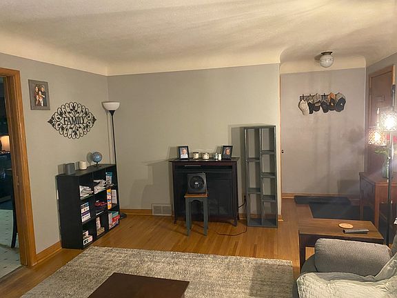 5th image of 846 Dakota St S