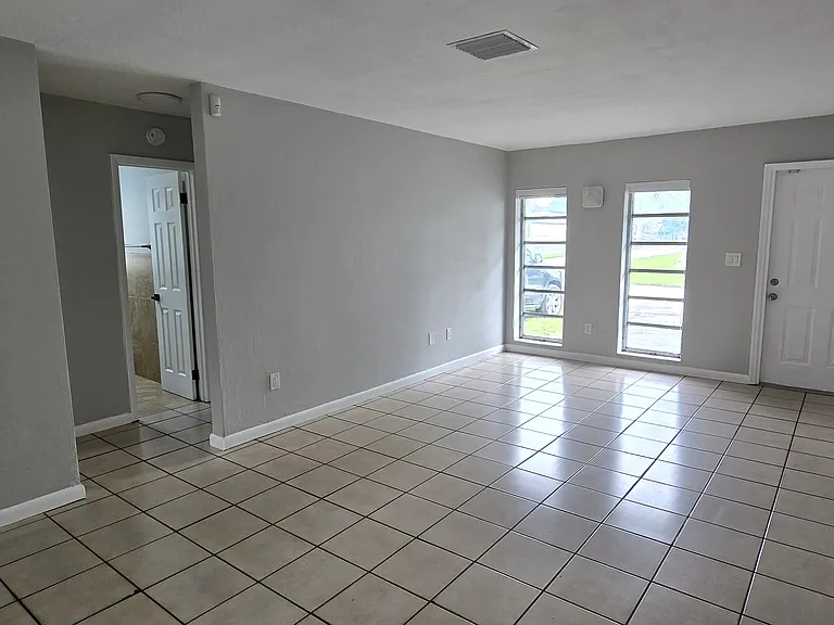 19572 NW 29th Pl — Photo 24