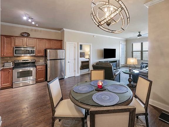 4th image of 445 W Blount Ave #508