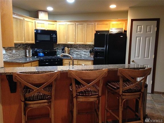 4th image of 2181 NE Larkin Ln