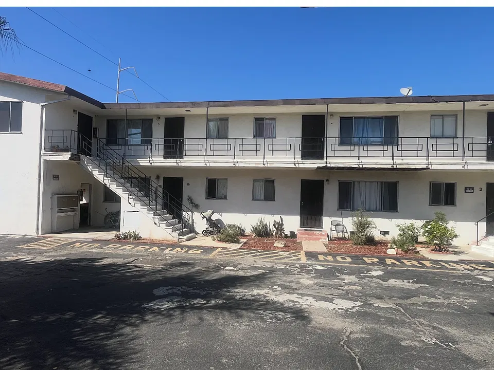 210 N Eucalyptus Ave #7