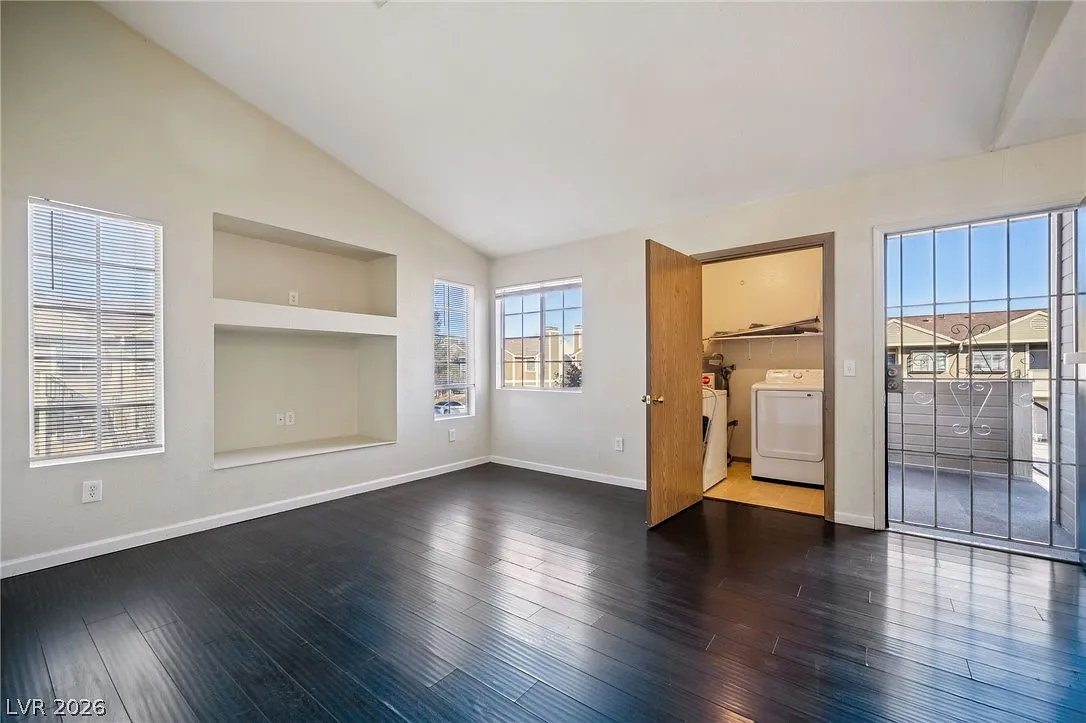 2 bed, 1.0 bath, 3112 sqft, $1,000 — Photo 3