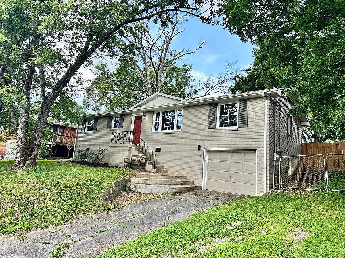 Building Photo - 202 Bonnaoaks Dr
