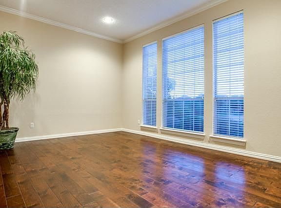 4th image of 2402 Balsam Dr