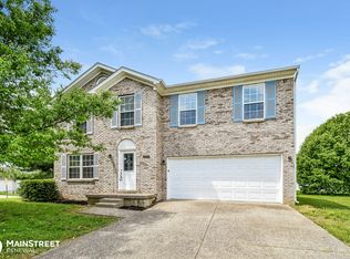 8018 Grandmeadow Ln, Louisville, KY 40258