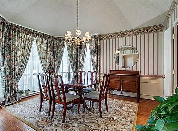 4th image of 2520 Willowdale Dr