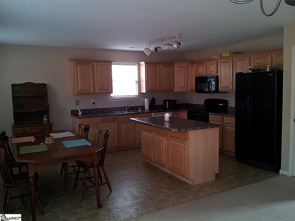 5th image of 115 Stockbridge Dr