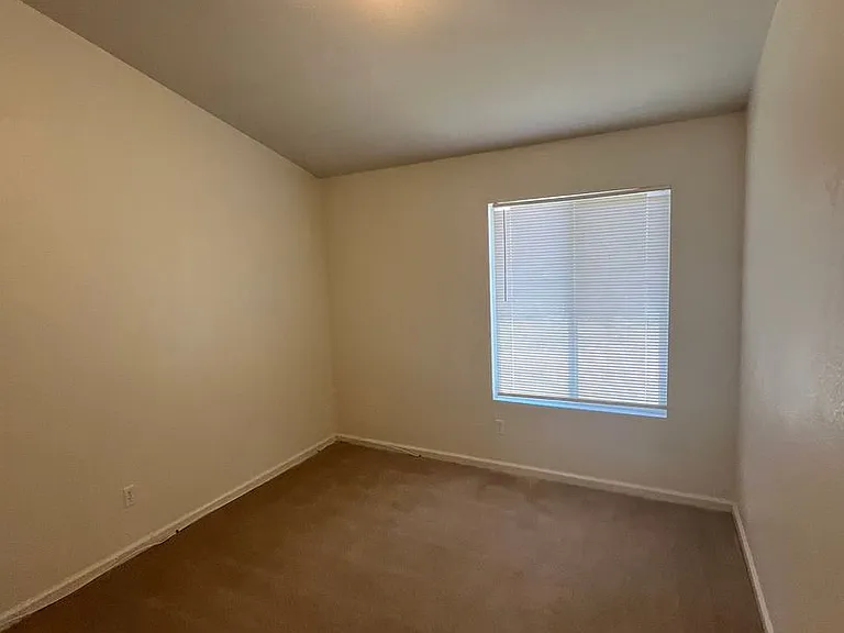 550 Castlerock Ave — Photo 9