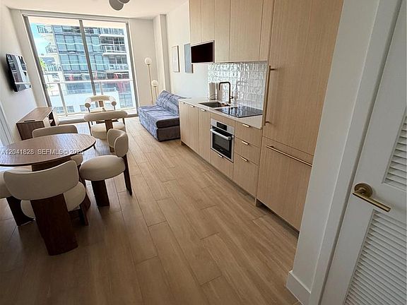 4th image of 90 NE 32nd St Unit 707