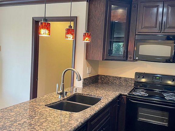 4th image of 2414 S Barrington Ave #302