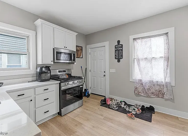 9615 Larnder Ave — Photo 2