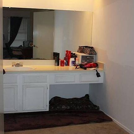 5th image of 1901 Holleman Dr #302