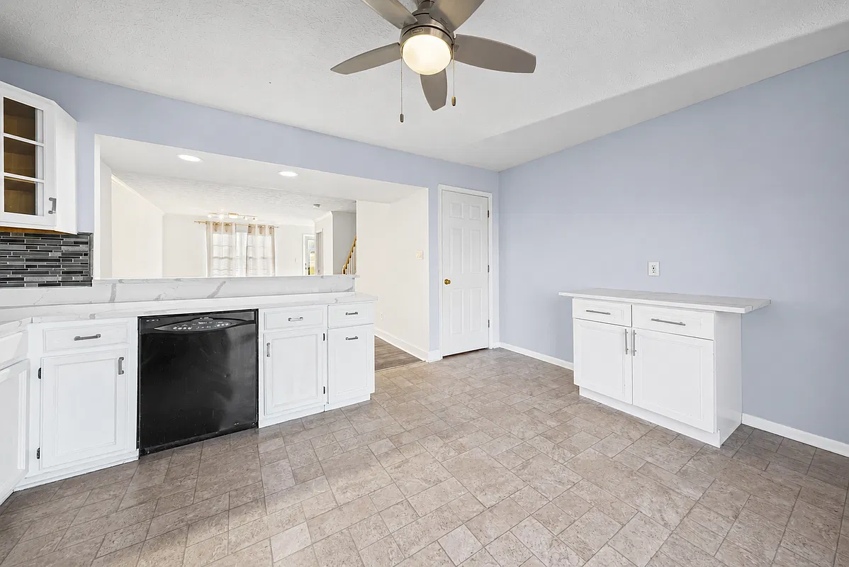 3 bed, 2.5 bath, 1510 sqft, $2,300 — Photo 3