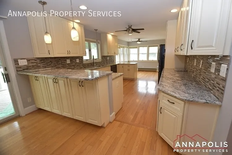 7809 Locust Wood Rd — Photo 6