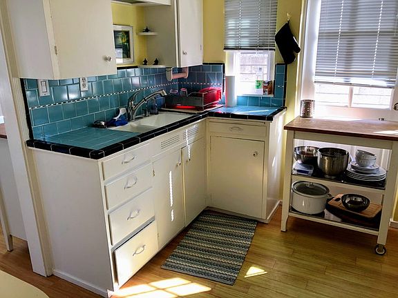 5th image of 223 Heliotrope Ave