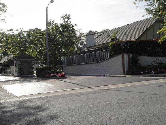 4th image of 2184 Lorraine Dr